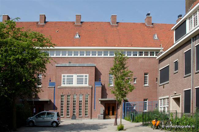 De Kraaipanschool aan de zijde van de Kraaipanstraat.
              <br/>
              Annemarieke Verheij, 2013-07-06